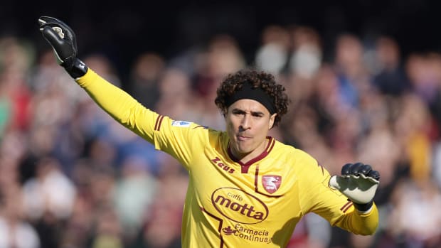 Memo Ochoa en el 11 de la jormada en su debut en la Serie A